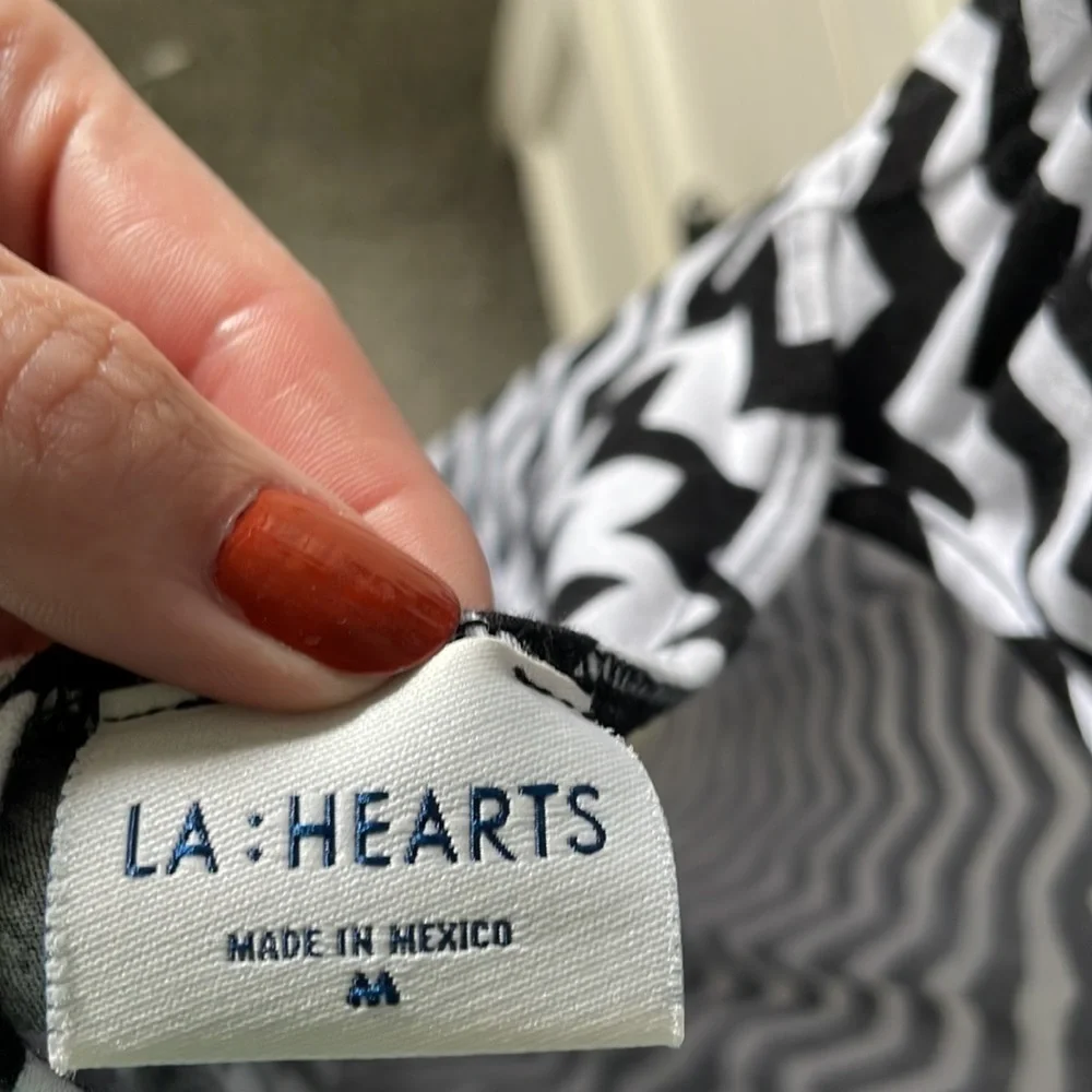 LA Hearts Women’s Black & White Chevron Skater Dress w/ Back Cut Out - Medium